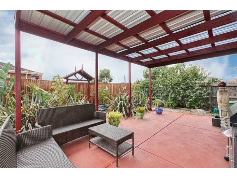 1 Avon Walk, Taylors Hill VIC 3037