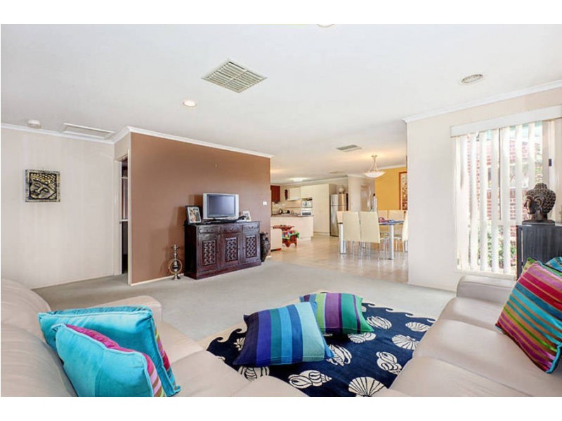 8 Twyford Close, Hillside VIC 3037