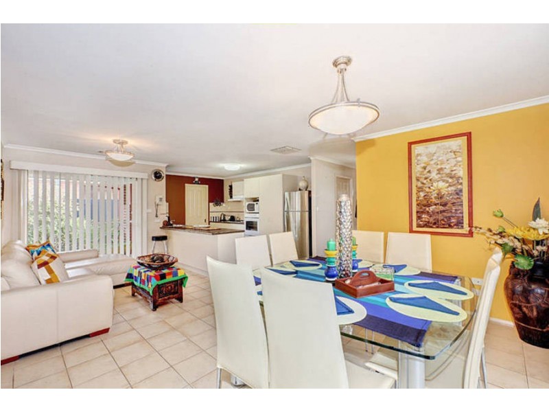 8 Twyford Close, Hillside VIC 3037