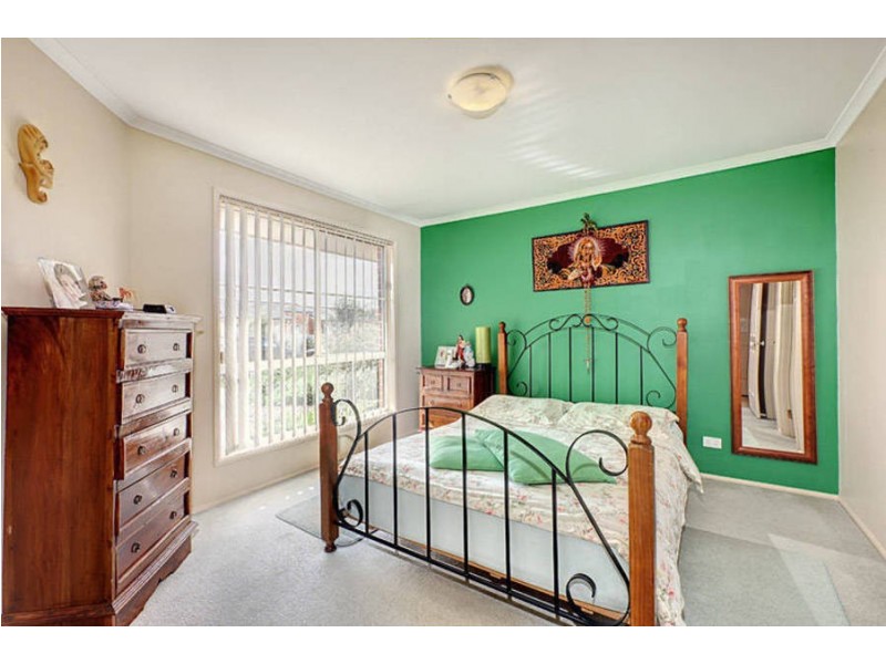 8 Twyford Close, Hillside VIC 3037