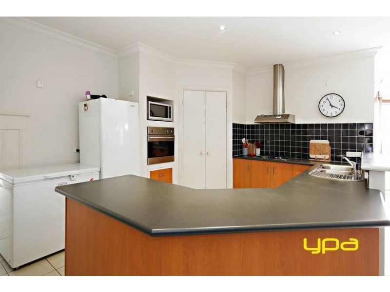 15 Lachlan Lane, Taylors Hill VIC 3037