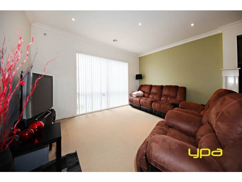 15 Lachlan Lane, Taylors Hill VIC 3037