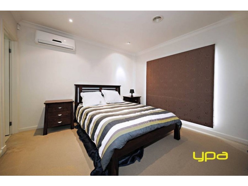 15 Lachlan Lane, Taylors Hill VIC 3037