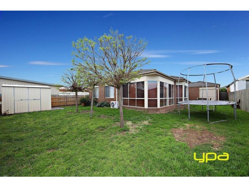 15 Lachlan Lane, Taylors Hill VIC 3037