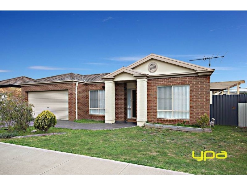 15 Lachlan Lane, Taylors Hill VIC 3037