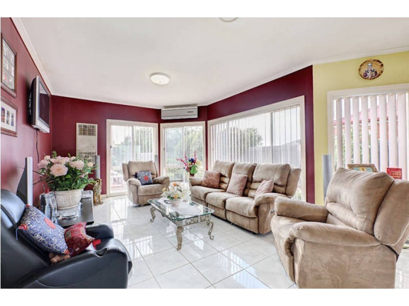 4 Tussock Crescent, Sydenham VIC 3037