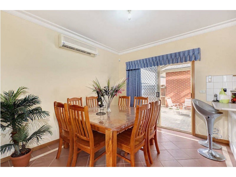 1/23  Victoria Road, Sydenham VIC 3037