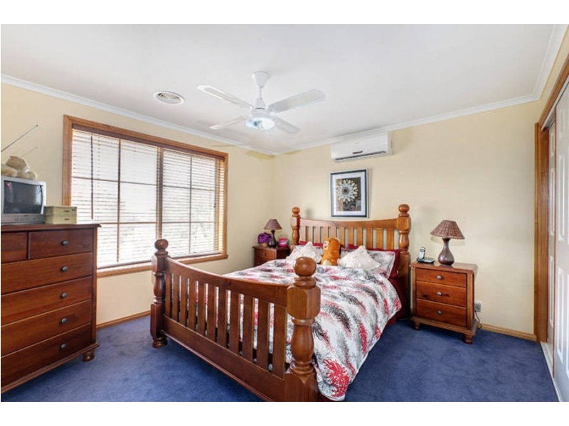 1/23  Victoria Road, Sydenham VIC 3037