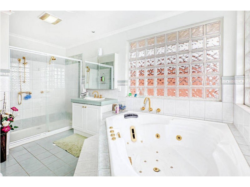 1/23  Victoria Road, Sydenham VIC 3037