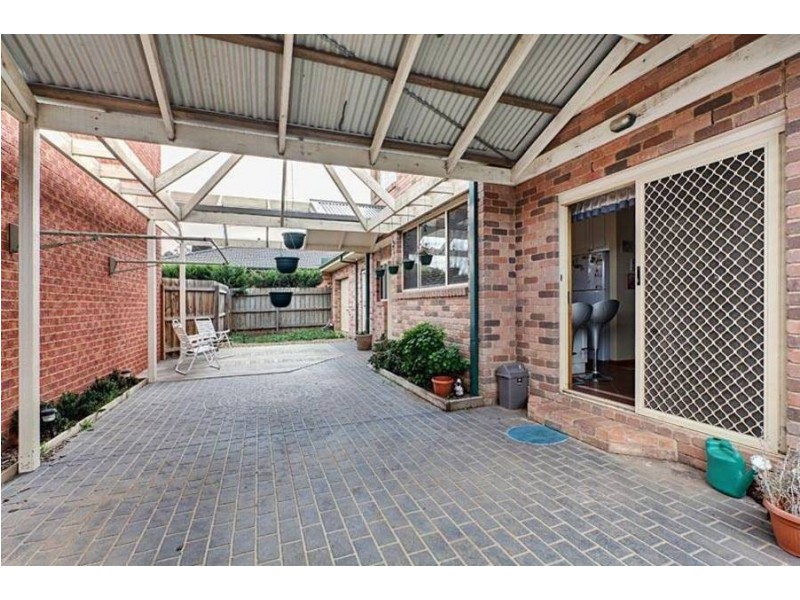 1/23  Victoria Road, Sydenham VIC 3037