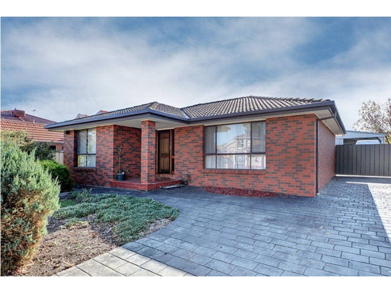 17 Australia Drive, Taylors Lakes VIC 3038