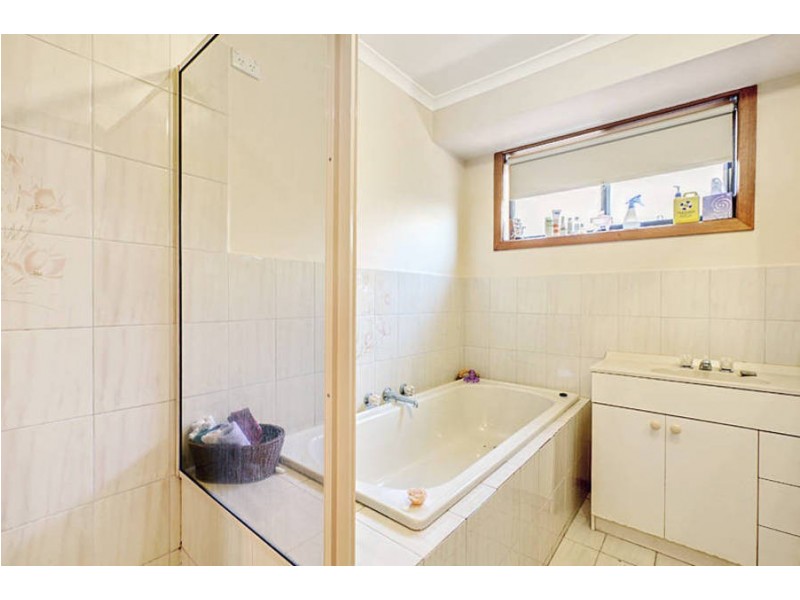 17 Australia Drive, Taylors Lakes VIC 3038