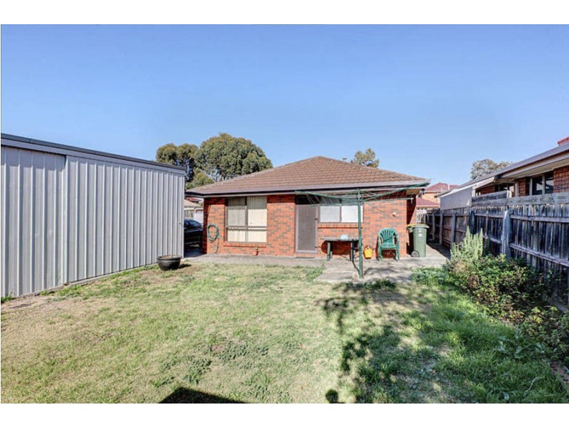 17 Australia Drive, Taylors Lakes VIC 3038