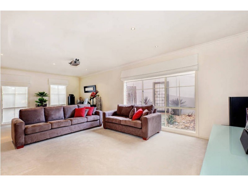 10 O’Hara Court, Taylors Lakes VIC 3038