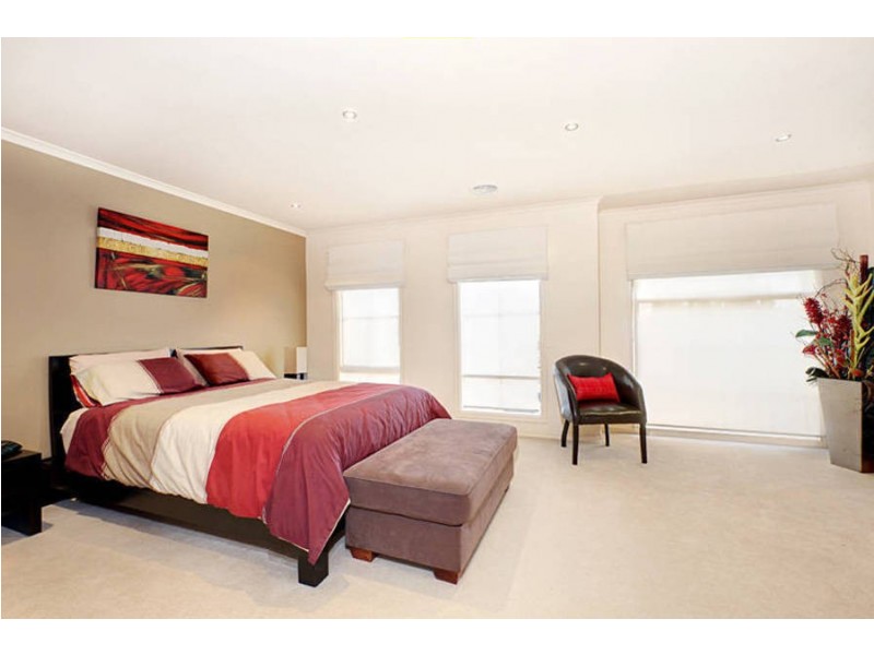 10 O’Hara Court, Taylors Lakes VIC 3038