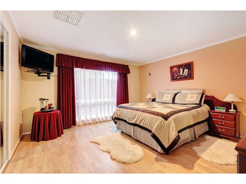 1 Derribong Court, Delahey VIC 3037