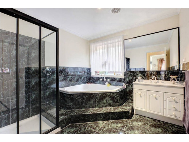 1 Derribong Court, Delahey VIC 3037