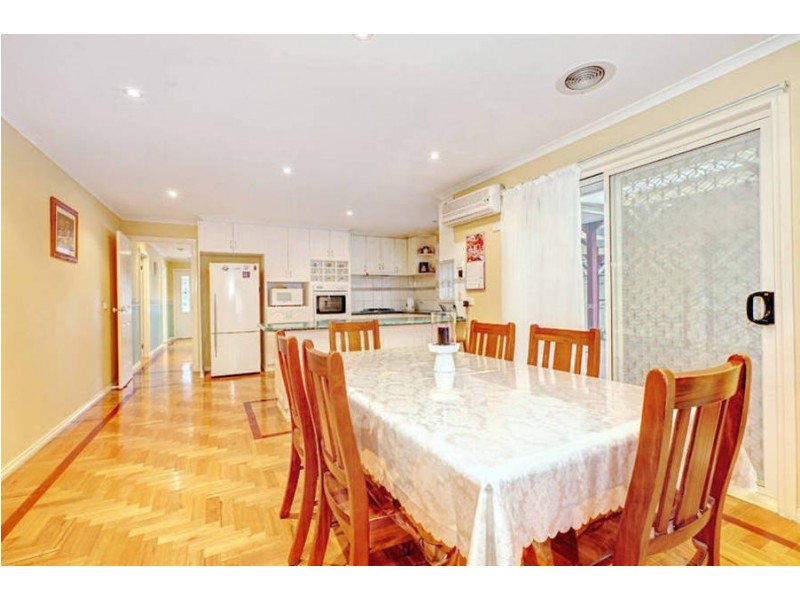 11 Lachlan Lane, Taylors Hill VIC 3037