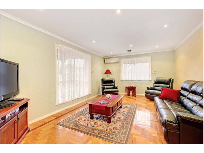 11 Lachlan Lane, Taylors Hill VIC 3037