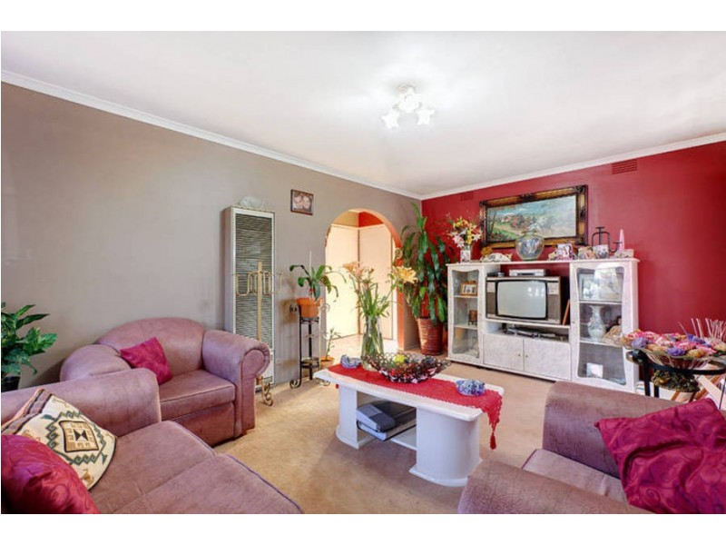7 Revell Crescent, St Albans VIC 3021