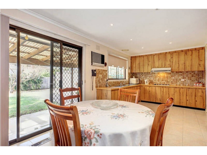 8 Balnarring Avenue, Kings Park VIC 3021