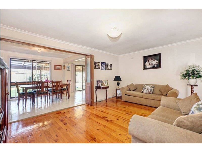 8 Balnarring Avenue, Kings Park VIC 3021