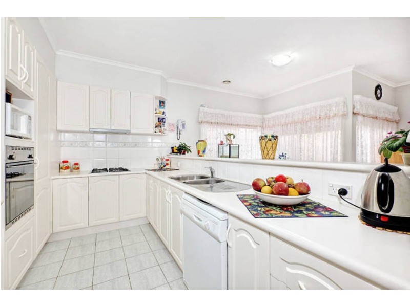 4 Blackman Crescent, Taylors Lakes VIC 3038