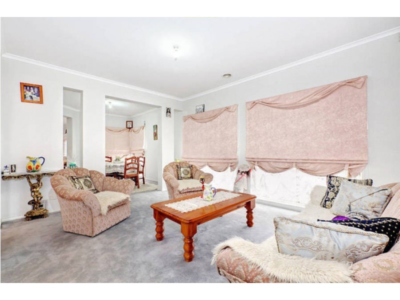 4 Blackman Crescent, Taylors Lakes VIC 3038