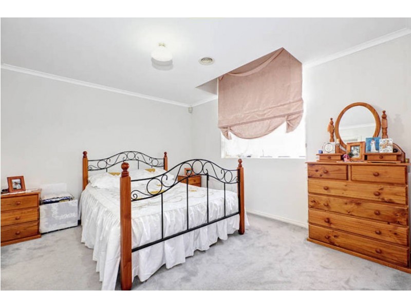 4 Blackman Crescent, Taylors Lakes VIC 3038