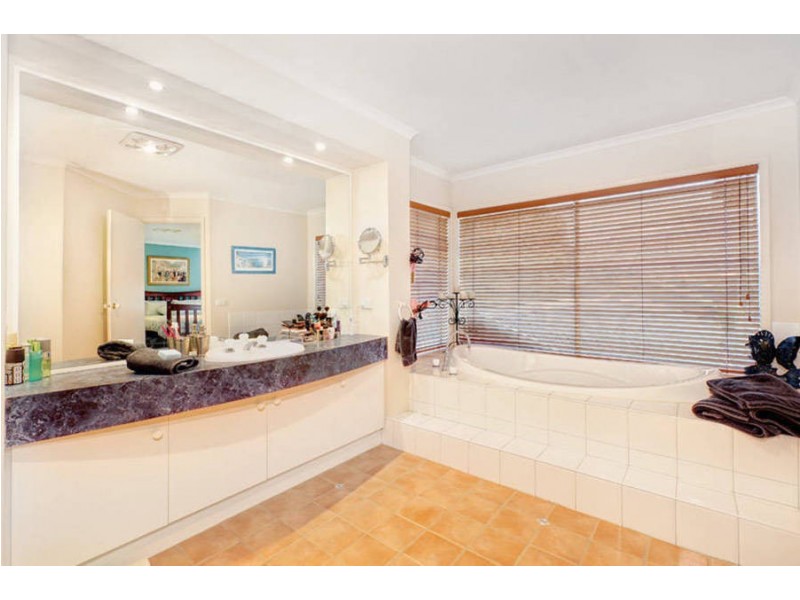 5 Mallard Close, Hillside VIC 3037