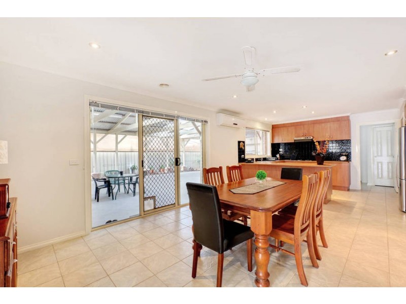 53 Jindabyne Avenue, Taylors Hill VIC 3037