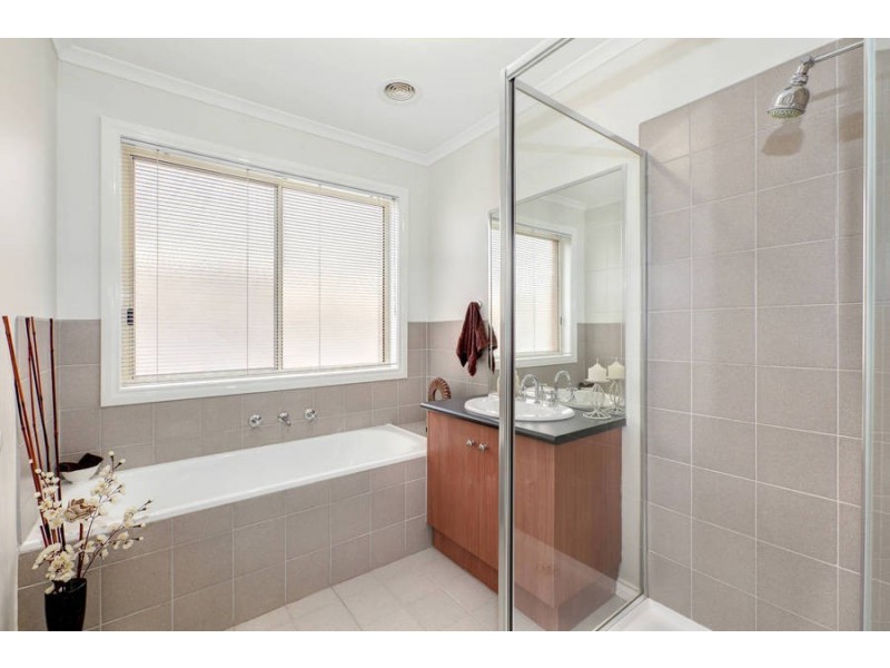 53 Jindabyne Avenue, Taylors Hill VIC 3037