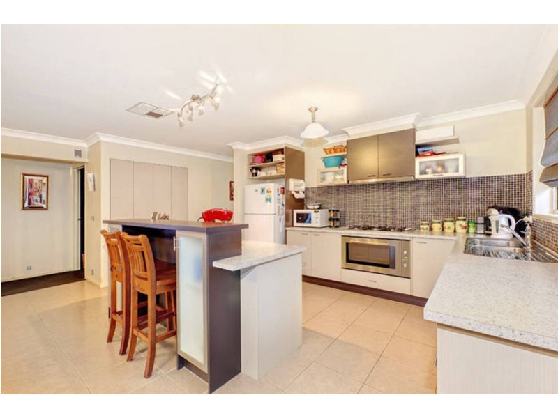 10 Cremorne Grove, Taylors Hill VIC 3037