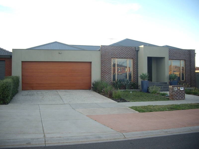 70 Jindabyne Avenue, Taylors Hill VIC 3037