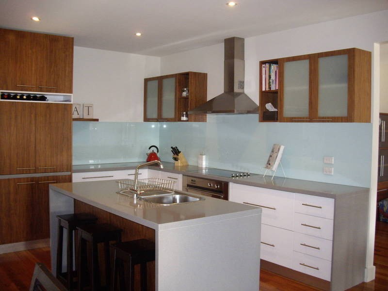 70 Jindabyne Avenue, Taylors Hill VIC 3037