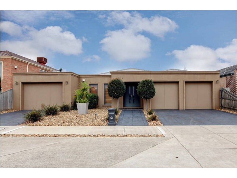 14 Hawthorn Grove, Taylors Hill VIC 3037