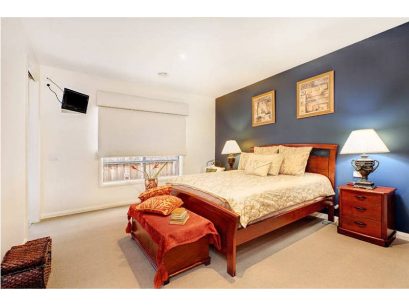 14 Hawthorn Grove, Taylors Hill VIC 3037