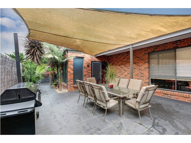 14 Hawthorn Grove, Taylors Hill VIC 3037