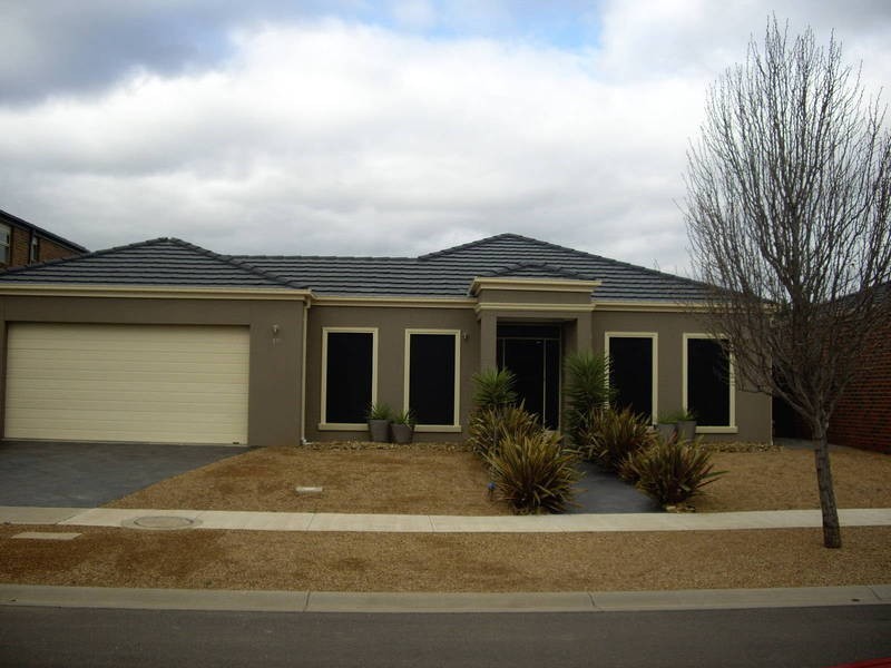18 Hawthorn Grove, Taylors Hill VIC 3037