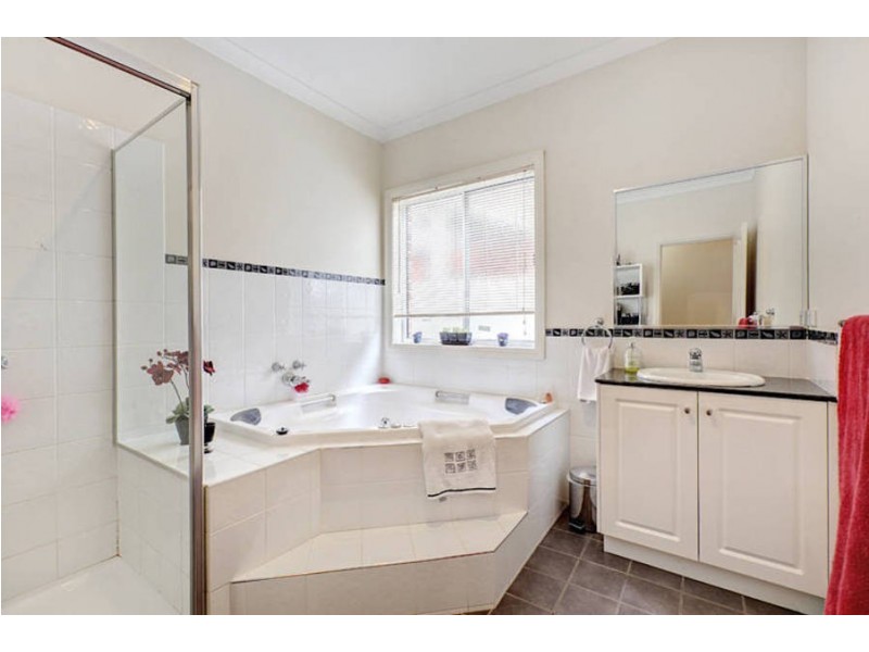 21 Nicholsen Terrace, Taylors Hill VIC 3037