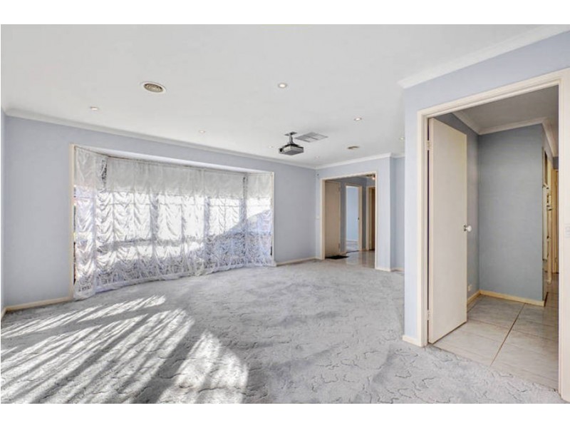 6 Chaffmill Close, Sydenham VIC 3037