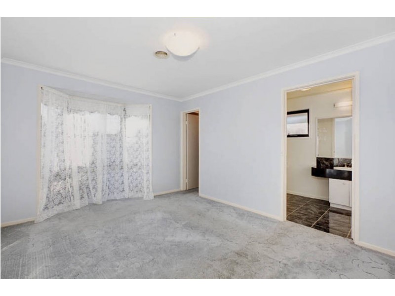 6 Chaffmill Close, Sydenham VIC 3037