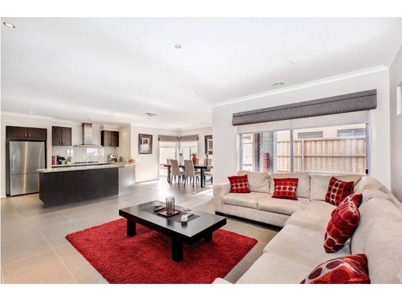 17 Cronulla Way, Taylors Hill VIC 3037