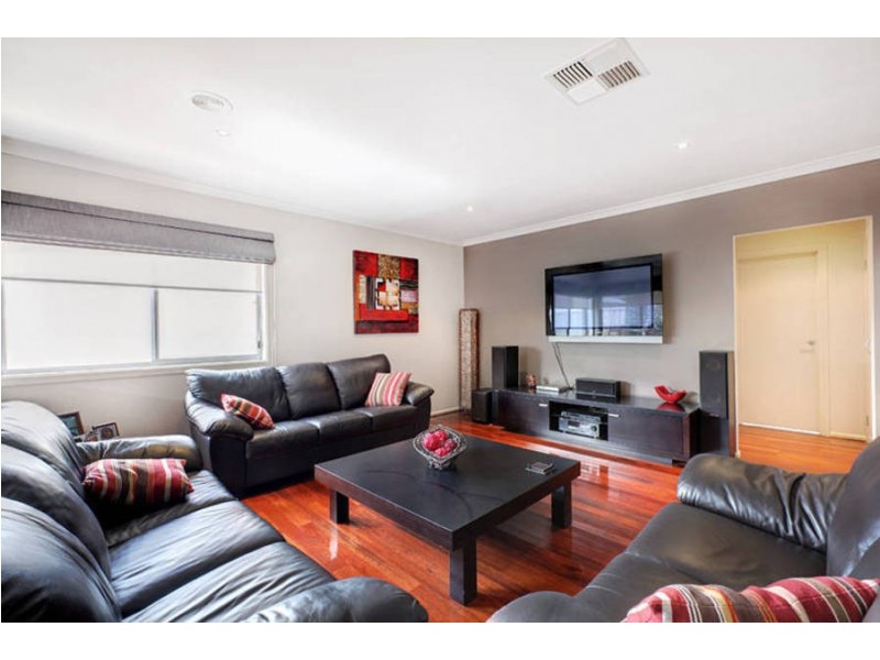 17 Cronulla Way, Taylors Hill VIC 3037