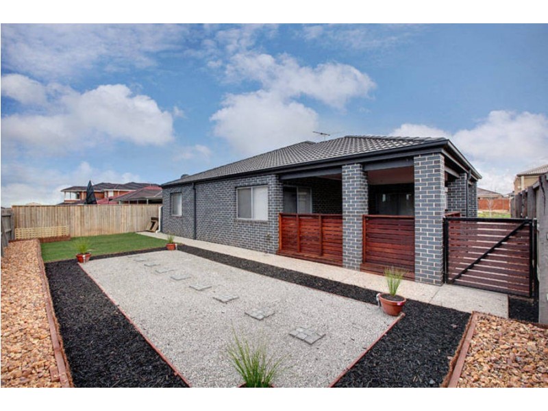 17 Cronulla Way, Taylors Hill VIC 3037