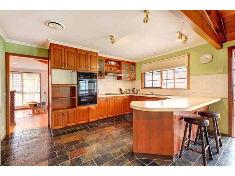 8 Kohurau Court, Taylors Lakes VIC 3038