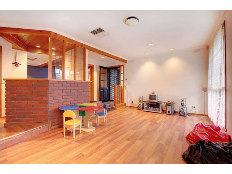 8 Kohurau Court, Taylors Lakes VIC 3038