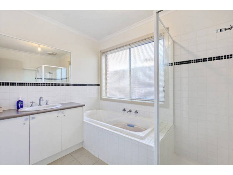 1/77 Allenby Road, Hillside VIC 3037