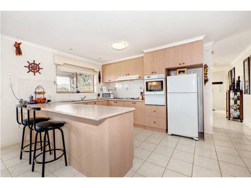 1/27 Brindalee Way, Hillside VIC 3037