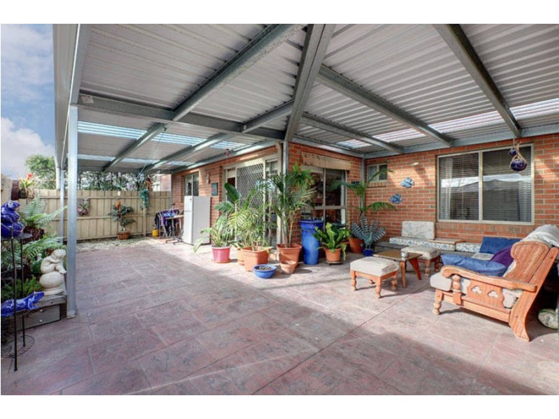 1/27 Brindalee Way, Hillside VIC 3037